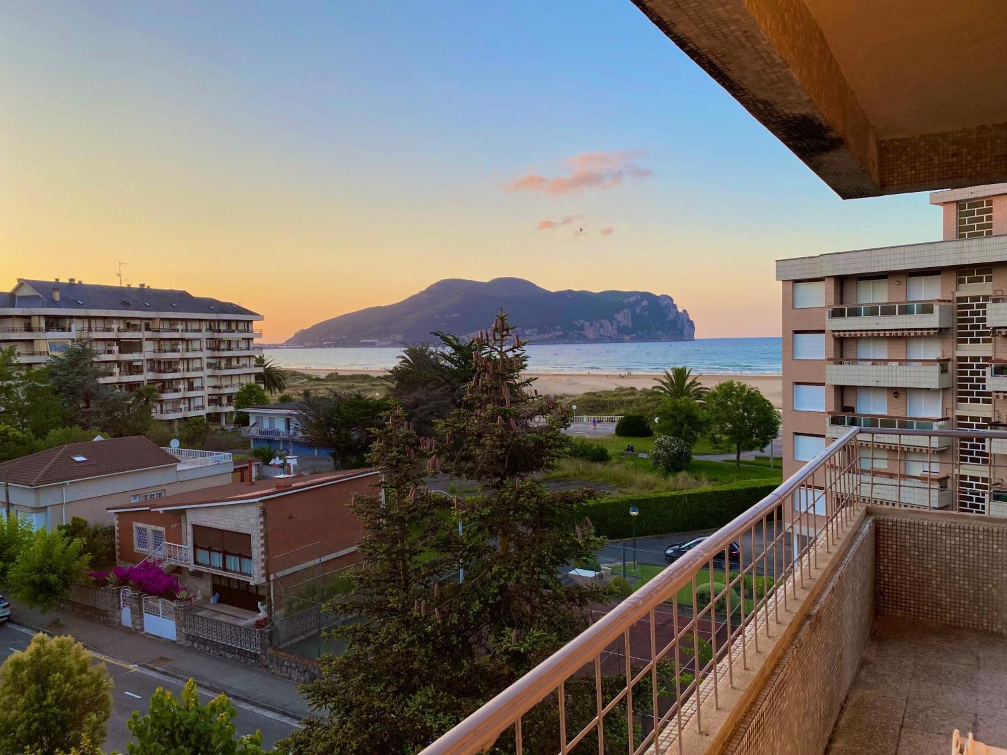 Apartment Laredo Sea Beach 객실 사진